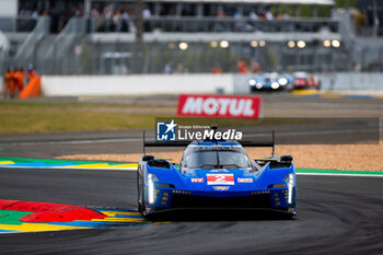 2024-06-13 - 02 BAMBER Earl (nzl), LYNN Alex (gbr), PALOU Alex (spa), Cadillac Racing, Cadillac V-Series.R #02, Hypercar, FIA WEC, action during the Free Practice 3 of the 2024 24 Hours of Le Mans, 4th round of the 2024 FIA World Endurance Championship, on the Circuit des 24 Heures du Mans, on June 13, 2024 in Le Mans, France - 24 HEURES DU MANS 2024 - THURSDAY - FREE PRACTICE 3 - ENDURANCE - MOTORS