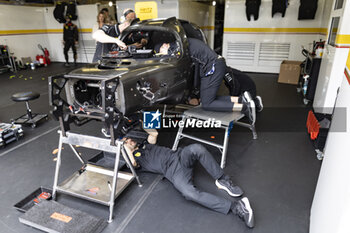 2024-06-13 - Chassis of 12 STEVENS Will (gbr), ILOTT Callum (gbr), NATO Norman (fra), Hertz Team Jota, Porsche 963 #12, Hypercar, FIA WEC, is being rebuilt during the Free Practice 3 of the 2024 24 Hours of Le Mans, 4th round of the 2024 FIA World Endurance Championship, on the Circuit des 24 Heures du Mans, on June 13, 2024 in Le Mans, France - 24 HEURES DU MANS 2024 - THURSDAY - FREE PRACTICE 3 - ENDURANCE - MOTORS