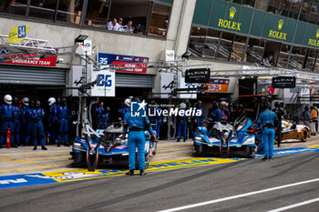 2024-06-13 - 35 MILESI Charles (fra), HABSBURG-Lothringen Ferdinand (aut), CHATIN Paul-Loup (fra), Alpine Endurance Team #35, Alpine A424, Hypercar, FIA WEC, action, 36 VAXIVIERE Matthieu (fra), SCHUMACHER Mick (ger), LAPIERRE Nicolas (fra), Alpine Endurance Team, Alpine A424 #36, Hypercar, FIA WEC, action during the Free Practice 3 of the 2024 24 Hours of Le Mans, 4th round of the 2024 FIA World Endurance Championship, on the Circuit des 24 Heures du Mans, on June 13, 2024 in Le Mans, France - 24 HEURES DU MANS 2024 - THURSDAY - FREE PRACTICE 3 - ENDURANCE - MOTORS