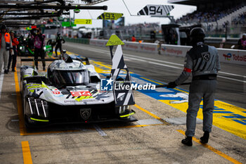 2024-06-13 - 94 VANDOORNE Stoffel (bel), DUVAL Loïc (fra), DI RESTA Paul (gbr), Peugeot TotalEnergies, Peugeot 9x8 #94, Hypercar, FIA WEC, action during the Free Practice 3 of the 2024 24 Hours of Le Mans, 4th round of the 2024 FIA World Endurance Championship, on the Circuit des 24 Heures du Mans, on June 13, 2024 in Le Mans, France - 24 HEURES DU MANS 2024 - THURSDAY - FREE PRACTICE 3 - ENDURANCE - MOTORS