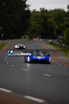 2024-06-13 - 02 BAMBER Earl (nzl), LYNN Alex (gbr), PALOU Alex (spa), Cadillac Racing, Cadillac V-Series.R #02, Hypercar, FIA WEC, action during the Free Practice 3 of the 2024 24 Hours of Le Mans, 4th round of the 2024 FIA World Endurance Championship, on the Circuit des 24 Heures du Mans, on June 13, 2024 in Le Mans, France - 24 HEURES DU MANS 2024 - THURSDAY - FREE PRACTICE 3 - ENDURANCE - MOTORS