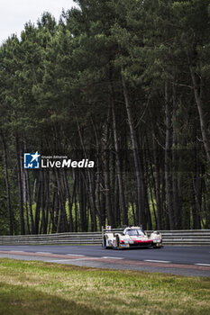 2024-06-13 - 38 RASMUSSEN Oliver (dnk), HANSON Philip (gbr), BUTTON Jenson (gbr), Hertz Team Jota, Porsche 963 #38, Hypercar, FIA WEC, action during the Free Practice 3 of the 2024 24 Hours of Le Mans, 4th round of the 2024 FIA World Endurance Championship, on the Circuit des 24 Heures du Mans, on June 13, 2024 in Le Mans, France - 24 HEURES DU MANS 2024 - THURSDAY - FREE PRACTICE 3 - ENDURANCE - MOTORS