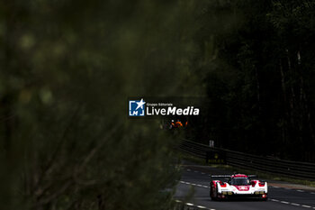 2024-06-13 - 05 CAMPBELL Matt (aus), CHRISTENSEN Michael (dnk), MAKOWIECKI Frédéric (fra), Porsche Penske Motorsport, Porsche 963 #05, Hypercar, FIA WEC, action during the Free Practice 3 of the 2024 24 Hours of Le Mans, 4th round of the 2024 FIA World Endurance Championship, on the Circuit des 24 Heures du Mans, on June 13, 2024 in Le Mans, France - 24 HEURES DU MANS 2024 - THURSDAY - FREE PRACTICE 3 - ENDURANCE - MOTORS