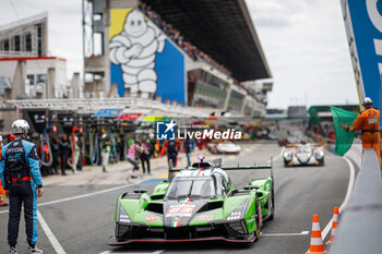 2024-06-13 - 63 BORTOLOTTI Mirko (ita), MORTARA Edoardo (ita), KVYAT Daniil, Lamborghini Iron Lynx, Lamborghini SC63 #63, Hypercar, FIA WEC, pitstop, arrêt aux stands during the Free Practice 3 of the 2024 24 Hours of Le Mans, 4th round of the 2024 FIA World Endurance Championship, on the Circuit des 24 Heures du Mans, on June 13, 2024 in Le Mans, France - 24 HEURES DU MANS 2024 - THURSDAY - FREE PRACTICE 3 - ENDURANCE - MOTORS