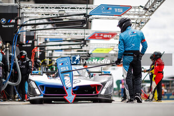 2024-06-13 - 15 VANTHOOR Dries (bel), MARCIELLO Raffaele (swi), WITTMANN Marco (ger), BMW M Team WRT, BMW Hybrid V8 #15, Hypercar, FIA WEC, pitstop, arrêt aux stands during the Free Practice 3 of the 2024 24 Hours of Le Mans, 4th round of the 2024 FIA World Endurance Championship, on the Circuit des 24 Heures du Mans, on June 13, 2024 in Le Mans, France - 24 HEURES DU MANS 2024 - THURSDAY - FREE PRACTICE 3 - ENDURANCE - MOTORS