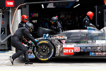 2024-06-13 - 20 VAN DER LINDE Sheldon (zaf), FRIJNS Robin (nld), RAST René (ger), BMW M Team WRT, BMW Hybrid V8 #20, Hypercar, FIA WEC, action, pitstop, arrêt aux stands during the Free Practice 3 of the 2024 24 Hours of Le Mans, 4th round of the 2024 FIA World Endurance Championship, on the Circuit des 24 Heures du Mans, on June 13, 2024 in Le Mans, France - 24 HEURES DU MANS 2024 - THURSDAY - FREE PRACTICE 3 - ENDURANCE - MOTORS