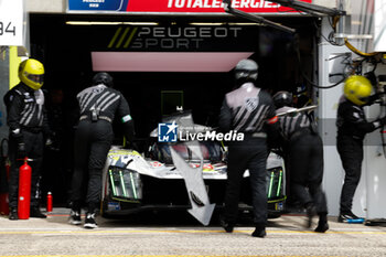 2024-06-13 - 93 VERGNE Jean-Eric (fra), JENSEN Mikkel (dnk), MULLER Nico (swi), Peugeot TotalEnergies, Peugeot 9x8 #93, Hypercar, FIA WEC, pitstop, arrêt aux stands during the Free Practice 3 of the 2024 24 Hours of Le Mans, 4th round of the 2024 FIA World Endurance Championship, on the Circuit des 24 Heures du Mans, on June 13, 2024 in Le Mans, France - 24 HEURES DU MANS 2024 - THURSDAY - FREE PRACTICE 3 - ENDURANCE - MOTORS