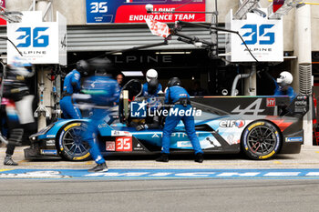 2024-06-13 - 35 MILESI Charles (fra), HABSBURG-Lothringen Ferdinand (aut), CHATIN Paul-Loup (fra), Alpine Endurance Team #35, Alpine A424, Hypercar, FIA WEC, pitstop, arrêt aux stands during the Free Practice 3 of the 2024 24 Hours of Le Mans, 4th round of the 2024 FIA World Endurance Championship, on the Circuit des 24 Heures du Mans, on June 13, 2024 in Le Mans, France - 24 HEURES DU MANS 2024 - THURSDAY - FREE PRACTICE 3 - ENDURANCE - MOTORS