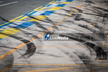 2024-06-13 - pitstop, arrêt aux stands , pitlane, during the Free Practice 3 of the 2024 24 Hours of Le Mans, 4th round of the 2024 FIA World Endurance Championship, on the Circuit des 24 Heures du Mans, on June 13, 2024 in Le Mans, France - 24 HEURES DU MANS 2024 - THURSDAY - FREE PRACTICE 3 - ENDURANCE - MOTORS