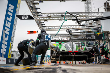 2024-06-13 - 63 BORTOLOTTI Mirko (ita), MORTARA Edoardo (ita), KVYAT Daniil, Lamborghini Iron Lynx, Lamborghini SC63 #63, Hypercar, FIA WEC, pitstop, arrêt aux stands , during the Free Practice 3 of the 2024 24 Hours of Le Mans, 4th round of the 2024 FIA World Endurance Championship, on the Circuit des 24 Heures du Mans, on June 13, 2024 in Le Mans, France - 24 HEURES DU MANS 2024 - THURSDAY - FREE PRACTICE 3 - ENDURANCE - MOTORS