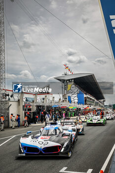 2024-06-13 - 15 VANTHOOR Dries (bel), MARCIELLO Raffaele (swi), WITTMANN Marco (ger), BMW M Team WRT, BMW Hybrid V8 #15, Hypercar, FIA WEC, pitstop, arrêt aux stands during the Free Practice 3 of the 2024 24 Hours of Le Mans, 4th round of the 2024 FIA World Endurance Championship, on the Circuit des 24 Heures du Mans, on June 13, 2024 in Le Mans, France - 24 HEURES DU MANS 2024 - THURSDAY - FREE PRACTICE 3 - ENDURANCE - MOTORS