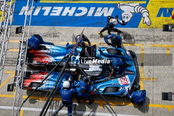 2024-06-13 - 35 MILESI Charles (fra), HABSBURG-Lothringen Ferdinand (aut), CHATIN Paul-Loup (fra), Alpine Endurance Team #35, Alpine A424, Hypercar, FIA WEC, action, pitstop, arrêt aux stands during the Free Practice 3 of the 2024 24 Hours of Le Mans, 4th round of the 2024 FIA World Endurance Championship, on the Circuit des 24 Heures du Mans, on June 13, 2024 in Le Mans, France - 24 HEURES DU MANS 2024 - THURSDAY - FREE PRACTICE 3 - ENDURANCE - MOTORS