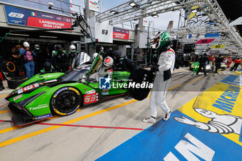 2024-06-13 - 63 BORTOLOTTI Mirko (ita), MORTARA Edoardo (ita), KVYAT Daniil, Lamborghini Iron Lynx, Lamborghini SC63 #63, Hypercar, FIA WEC, pitstop, arrêt aux stands , during the Free Practice 3 of the 2024 24 Hours of Le Mans, 4th round of the 2024 FIA World Endurance Championship, on the Circuit des 24 Heures du Mans, on June 13, 2024 in Le Mans, France - 24 HEURES DU MANS 2024 - THURSDAY - FREE PRACTICE 3 - ENDURANCE - MOTORS