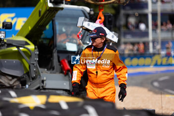 2024-06-13 - Marshalls during the Free Practice 3 of the 2024 24 Hours of Le Mans, 4th round of the 2024 FIA World Endurance Championship, on the Circuit des 24 Heures du Mans, on June 13, 2024 in Le Mans, France - 24 HEURES DU MANS 2024 - THURSDAY - FREE PRACTICE 3 - ENDURANCE - MOTORS