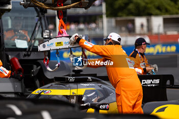 2024-06-13 - Marshalls during the Free Practice 3 of the 2024 24 Hours of Le Mans, 4th round of the 2024 FIA World Endurance Championship, on the Circuit des 24 Heures du Mans, on June 13, 2024 in Le Mans, France - 24 HEURES DU MANS 2024 - THURSDAY - FREE PRACTICE 3 - ENDURANCE - MOTORS