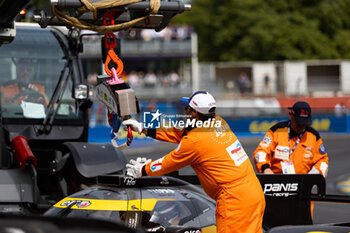 2024-06-13 - Marshalls during the Free Practice 3 of the 2024 24 Hours of Le Mans, 4th round of the 2024 FIA World Endurance Championship, on the Circuit des 24 Heures du Mans, on June 13, 2024 in Le Mans, France - 24 HEURES DU MANS 2024 - THURSDAY - FREE PRACTICE 3 - ENDURANCE - MOTORS