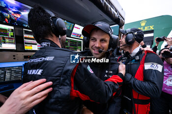 2024-06-13 - VANTHOOR Laurens (bel), Porsche Penske Motorsport, Porsche 963 #06, Hypercar, FIA WEC, portrait during the Hyperpole of the 2024 24 Hours of Le Mans, 4th round of the 2024 FIA World Endurance Championship, on the Circuit des 24 Heures du Mans, on June 13, 2024 in Le Mans, France - 24 HEURES DU MANS 2024 - THURSDAY - HYPERPOLE - ENDURANCE - MOTORS