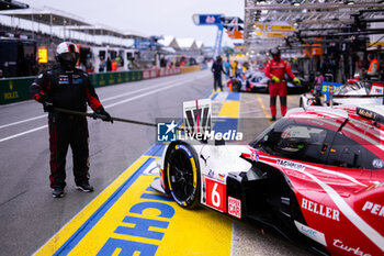 2024-06-13 - 06 ESTRE Kevin (fra), LOTTERER André (ger), VANTHOOR Laurens (bel), Porsche Penske Motorsport, Porsche 963 #06, Hypercar, FIA WEC, action during the Hyperpole of the 2024 24 Hours of Le Mans, 4th round of the 2024 FIA World Endurance Championship, on the Circuit des 24 Heures du Mans, on June 13, 2024 in Le Mans, France - 24 HEURES DU MANS 2024 - THURSDAY - HYPERPOLE - ENDURANCE - MOTORS