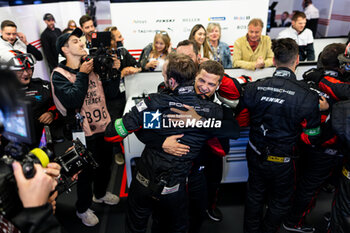 2024-06-13 - 06 ESTRE Kevin (fra), LOTTERER André (ger), VANTHOOR Laurens (bel), Porsche Penske Motorsport, Porsche 963 #06, Hypercar, FIA WEC, action celebration during the Hyperpole of the 2024 24 Hours of Le Mans, 4th round of the 2024 FIA World Endurance Championship, on the Circuit des 24 Heures du Mans, on June 13, 2024 in Le Mans, France - 24 HEURES DU MANS 2024 - THURSDAY - HYPERPOLE - ENDURANCE - MOTORS