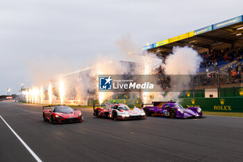 2024-06-13 - 70 IRIBE Brendan (usa), MILLROY Ollie (gar), SCHANDORFF Frederik (dnk), Inception Racing, McLaren 720S LMGT3 Evo, LM GT3, action, 06 ESTRE Kevin (fra), LOTTERER André (ger), VANTHOOR Laurens (bel), Porsche Penske Motorsport, Porsche 963 #06, Hypercar, FIA WEC, action, 14 HYETT PJ (usa), DELETRAZ Louis (swi), QUINN Alex (gbr), AO by TF, Oreca 07 - Gibson #14, LMP2 PRO/AM, action celebration during the Hyperpole of the 2024 24 Hours of Le Mans, 4th round of the 2024 FIA World Endurance Championship, on the Circuit des 24 Heures du Mans, on June 13, 2024 in Le Mans, France - 24 HEURES DU MANS 2024 - THURSDAY - HYPERPOLE - ENDURANCE - MOTORS