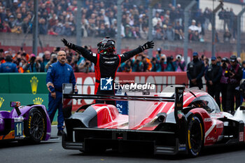 2024-06-13 - ESTRE Kevin (fra), Porsche Penske Motorsport, Porsche 963 #06, Hypercar, FIA WEC, portrait celebration during the Hyperpole of the 2024 24 Hours of Le Mans, 4th round of the 2024 FIA World Endurance Championship, on the Circuit des 24 Heures du Mans, on June 13, 2024 in Le Mans, France - 24 HEURES DU MANS 2024 - THURSDAY - HYPERPOLE - ENDURANCE - MOTORS