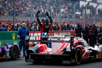 2024-06-13 - ESTRE Kevin (fra), Porsche Penske Motorsport, Porsche 963 #06, Hypercar, FIA WEC, portrait celebration during the Hyperpole of the 2024 24 Hours of Le Mans, 4th round of the 2024 FIA World Endurance Championship, on the Circuit des 24 Heures du Mans, on June 13, 2024 in Le Mans, France - 24 HEURES DU MANS 2024 - THURSDAY - HYPERPOLE - ENDURANCE - MOTORS