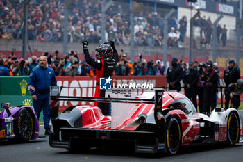 2024-06-13 - ESTRE Kevin (fra), Porsche Penske Motorsport, Porsche 963 #06, Hypercar, FIA WEC, portrait celebration during the Hyperpole of the 2024 24 Hours of Le Mans, 4th round of the 2024 FIA World Endurance Championship, on the Circuit des 24 Heures du Mans, on June 13, 2024 in Le Mans, France - 24 HEURES DU MANS 2024 - THURSDAY - HYPERPOLE - ENDURANCE - MOTORS