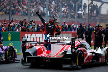 2024-06-13 - ESTRE Kevin (fra), Porsche Penske Motorsport, Porsche 963 #06, Hypercar, FIA WEC, portrait celebration during the Hyperpole of the 2024 24 Hours of Le Mans, 4th round of the 2024 FIA World Endurance Championship, on the Circuit des 24 Heures du Mans, on June 13, 2024 in Le Mans, France - 24 HEURES DU MANS 2024 - THURSDAY - HYPERPOLE - ENDURANCE - MOTORS