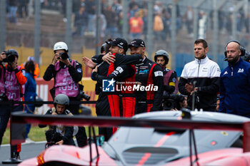 2024-06-13 - ESTRE Kevin (fra), Porsche Penske Motorsport, Porsche 963 #06, Hypercar, FIA WEC, portrait celebration during the Hyperpole of the 2024 24 Hours of Le Mans, 4th round of the 2024 FIA World Endurance Championship, on the Circuit des 24 Heures du Mans, on June 13, 2024 in Le Mans, France - 24 HEURES DU MANS 2024 - THURSDAY - HYPERPOLE - ENDURANCE - MOTORS