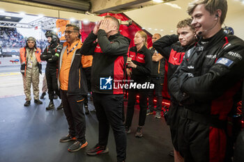 2024-06-13 - 70 IRIBE Brendan (usa), MILLROY Ollie (gar), SCHANDORFF Frederik (dnk), Inception Racing, McLaren 720S LMGT3 Evo, LM GT3, celebrating during the Hyperpole of the 2024 24 Hours of Le Mans, 4th round of the 2024 FIA World Endurance Championship, on the Circuit des 24 Heures du Mans, on June 13, 2024 in Le Mans, France - 24 HEURES DU MANS 2024 - THURSDAY - HYPERPOLE - ENDURANCE - MOTORS