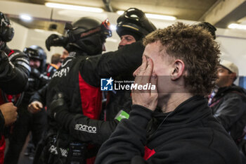 2024-06-13 - 70 IRIBE Brendan (usa), MILLROY Ollie (gar), SCHANDORFF Frederik (dnk), Inception Racing, McLaren 720S LMGT3 Evo, LM GT3, celebrating during the Hyperpole of the 2024 24 Hours of Le Mans, 4th round of the 2024 FIA World Endurance Championship, on the Circuit des 24 Heures du Mans, on June 13, 2024 in Le Mans, France - 24 HEURES DU MANS 2024 - THURSDAY - HYPERPOLE - ENDURANCE - MOTORS