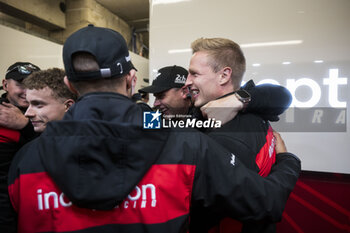 2024-06-13 - 70 IRIBE Brendan (usa), MILLROY Ollie (gar), SCHANDORFF Frederik (dnk), Inception Racing, McLaren 720S LMGT3 Evo, LM GT3, celebrating during the Hyperpole of the 2024 24 Hours of Le Mans, 4th round of the 2024 FIA World Endurance Championship, on the Circuit des 24 Heures du Mans, on June 13, 2024 in Le Mans, France - 24 HEURES DU MANS 2024 - THURSDAY - HYPERPOLE - ENDURANCE - MOTORS