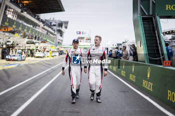 2024-06-13 - 70 IRIBE Brendan (usa), MILLROY Ollie (gar), SCHANDORFF Frederik (dnk), Inception Racing, McLaren 720S LMGT3 Evo, LM GT3, celebrating during the Hyperpole of the 2024 24 Hours of Le Mans, 4th round of the 2024 FIA World Endurance Championship, on the Circuit des 24 Heures du Mans, on June 13, 2024 in Le Mans, France - 24 HEURES DU MANS 2024 - THURSDAY - HYPERPOLE - ENDURANCE - MOTORS