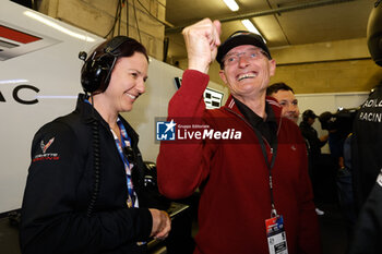 2024-06-13 - WONTROP Klauser Laura, Director of Cadillac Race program, portrait, Patrick BOURDAIS, during the Hyperpole of the 2024 24 Hours of Le Mans, 4th round of the 2024 FIA World Endurance Championship, on the Circuit des 24 Heures du Mans, on June 13, 2024 in Le Mans, France - 24 HEURES DU MANS 2024 - THURSDAY - HYPERPOLE - ENDURANCE - MOTORS