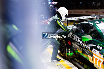 2024-06-13 - 777 SORENSEN Marco (dnk), BASTARD Erwan (fra), HOSHINO Satoshi (jpn), D'Station Racing, Aston Martin Vantage GT3 #777, LM GT3, FIA WEC, pitlane, mecaniciens, mechanics during the Free Practice 4 of the 2024 24 Hours of Le Mans, 4th round of the 2024 FIA World Endurance Championship, on the Circuit des 24 Heures du Mans, on June 13, 2024 in Le Mans, France - 24 HEURES DU MANS 2024 - THURSDAY - FREE PRACTICE 4 - ENDURANCE - MOTORS