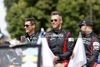 2024-06-14 - 06 ESTRE Kevin (fra), LOTTERER André (ger), VANTHOOR Laurens (bel), Porsche Penske Motorsport, Porsche 963 #06, Hypercar, FIA WEC, portrait during the Grande Parade des Pilotes of the 2024 24 Hours of Le Mans, 4th round of the 2024 FIA World Endurance Championship, on the Circuit des 24 Heures du Mans, on June 14, 2024 in Le Mans, France - 24 HEURES DU MANS 2024 - PARADE - ENDURANCE - MOTORS