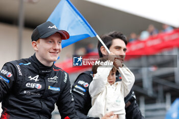 2024-06-14 - MILESI Charles (fra), Alpine Endurance Team #35, Alpine A424, Hypercar, FIA WEC, portrait during the Grande Parade des Pilotes of the 2024 24 Hours of Le Mans, 4th round of the 2024 FIA World Endurance Championship, on the Circuit des 24 Heures du Mans, on June 14, 2024 in Le Mans, France - 24 HEURES DU MANS 2024 - PARADE - ENDURANCE - MOTORS