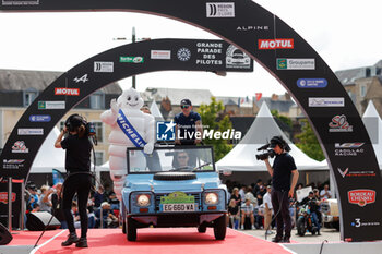 2024-06-14 - Bibendum, Bonhomme Michelin, portrait, Bib during the Grande Parade des Pilotes of the 2024 24 Hours of Le Mans, 4th round of the 2024 FIA World Endurance Championship, on the Circuit des 24 Heures du Mans, on June 14, 2024 in Le Mans, France - 24 HEURES DU MANS 2024 - PARADE - ENDURANCE - MOTORS