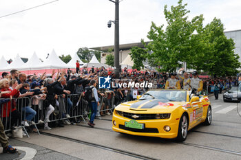 2024-06-14 - 03 BOURDAIS Sébastien (fra), VAN DER ZANDE Renger (ned), DIXON Scott (nzl), Cadillac Racing, Cadillac V-Series.R #03, Hypercar, action, portrait during the Grande Parade des Pilotes of the 2024 24 Hours of Le Mans, 4th round of the 2024 FIA World Endurance Championship, on the Circuit des 24 Heures du Mans, on June 14, 2024 in Le Mans, France - 24 HEURES DU MANS 2024 - PARADE - ENDURANCE - MOTORS