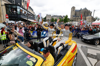 2024-06-14 - 03 BOURDAIS Sébastien (fra), VAN DER ZANDE Renger (ned), DIXON Scott (nzl), Cadillac Racing, Cadillac V-Series.R #03, Hypercar, action, portrait during the Grande Parade des Pilotes of the 2024 24 Hours of Le Mans, 4th round of the 2024 FIA World Endurance Championship, on the Circuit des 24 Heures du Mans, on June 14, 2024 in Le Mans, France - 24 HEURES DU MANS 2024 - PARADE - ENDURANCE - MOTORS