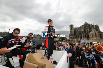 2024-06-14 - KOBAYASHI Kamui (jpn), Toyota Gazoo Racing, Toyota GR010 - Hybrid #07, Hypercar, FIA WEC, portrait during the Grande Parade des Pilotes of the 2024 24 Hours of Le Mans, 4th round of the 2024 FIA World Endurance Championship, on the Circuit des 24 Heures du Mans, on June 14, 2024 in Le Mans, France - 24 HEURES DU MANS 2024 - PARADE - ENDURANCE - MOTORS