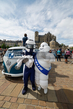 2024-06-14 - Bibendum, Bonhomme Michelin, portrait, Bib during the Grande Parade des Pilotes of the 2024 24 Hours of Le Mans, 4th round of the 2024 FIA World Endurance Championship, on the Circuit des 24 Heures du Mans, on June 14, 2024 in Le Mans, France - 24 HEURES DU MANS 2024 - PARADE - ENDURANCE - MOTORS