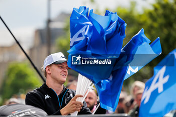 2024-06-14 - SCHUMACHER Mick (ger), Alpine Endurance Team, Alpine A424 #36, Hypercar, FIA WEC, portrait during the Grande Parade des Pilotes of the 2024 24 Hours of Le Mans, 4th round of the 2024 FIA World Endurance Championship, on the Circuit des 24 Heures du Mans, on June 14, 2024 in Le Mans, France- Photo Germain Hazard / DPPI - 24 HEURES DU MANS 2024 - PARADE - ENDURANCE - MOTORS