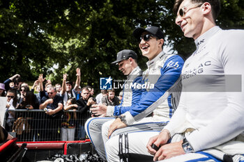 2024-06-14 - PALOU Alex (spa), Cadillac Racing, Cadillac V-Series.R #02, Hypercar, FIA WEC, portrait during the Grande Parade des Pilotes of the 2024 24 Hours of Le Mans, 4th round of the 2024 FIA World Endurance Championship, on the Circuit des 24 Heures du Mans, on June 14, 2024 in Le Mans, France - 24 HEURES DU MANS 2024 - PARADE - ENDURANCE - MOTORS