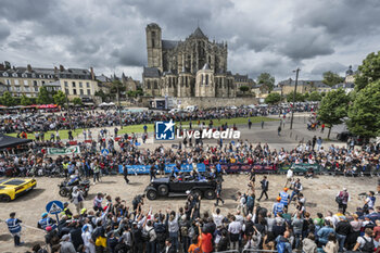 2024-06-14 - Ambiance, atmosphere during the Grande Parade des Pilotes of the 2024 24 Hours of Le Mans, 4th round of the 2024 FIA World Endurance Championship, on the Circuit des 24 Heures du Mans, on June 14, 2024 in Le Mans, France - 24 HEURES DU MANS 2024 - PARADE - ENDURANCE - MOTORS