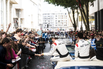 2024-06-14 - 19 GROSJEAN Romain (fra), CALDARELLI Andrea (ita), CAIROLI Matteo (ita), Lamborghini Iron Lynx, Lamborghini SC63 #19, Hypercar, portrait during the Grande Parade des Pilotes of the 2024 24 Hours of Le Mans, 4th round of the 2024 FIA World Endurance Championship, on the Circuit des 24 Heures du Mans, on June 14, 2024 in Le Mans, France - 24 HEURES DU MANS 2024 - PARADE - ENDURANCE - MOTORS