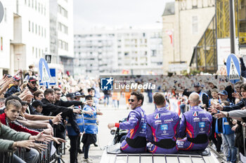 2024-06-14 - 23 KEATING Ben (usa), ALBUQUERQUE Filipe (prt), HANLEY Ben (gbr), United Autosports USA, Oreca 07 - Gibson #23 PRO/AM, LMP2, portrait during the Grande Parade des Pilotes of the 2024 24 Hours of Le Mans, 4th round of the 2024 FIA World Endurance Championship, on the Circuit des 24 Heures du Mans, on June 14, 2024 in Le Mans, France - 24 HEURES DU MANS 2024 - PARADE - ENDURANCE - MOTORS