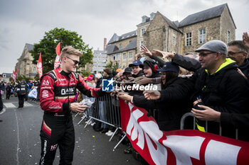 2024-06-14 - SCHERER Fabio (swi), Nielsen Racing, Oreca 07 - Gibson #24, LMP2, portrait during the Grande Parade des Pilotes of the 2024 24 Hours of Le Mans, 4th round of the 2024 FIA World Endurance Championship, on the Circuit des 24 Heures du Mans, on June 14, 2024 in Le Mans, France - 24 HEURES DU MANS 2024 - PARADE - ENDURANCE - MOTORS