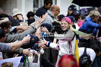 2024-06-14 - BOVY Sarah (bel), Iron Dames, Lamborghini Huracan GT3 Evo2 #85, LM GT3, FIA WEC, portrait during the Grande Parade des Pilotes of the 2024 24 Hours of Le Mans, 4th round of the 2024 FIA World Endurance Championship, on the Circuit des 24 Heures du Mans, on June 14, 2024 in Le Mans, France - 24 HEURES DU MANS 2024 - PARADE - ENDURANCE - MOTORS