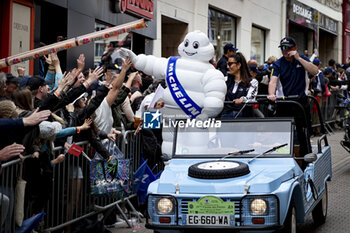 2024-06-14 - ambiance during the Grande Parade des Pilotes of the 2024 24 Hours of Le Mans, 4th round of the 2024 FIA World Endurance Championship, on the Circuit des 24 Heures du Mans, on June 14, 2024 in Le Mans, France - 24 HEURES DU MANS 2024 - PARADE - ENDURANCE - MOTORS